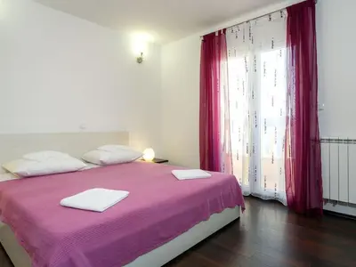Krevet ili kreveti u jedinici u objektu Apartment Wohnung in Dugi Rat mit Großer Terrasse by Interhome