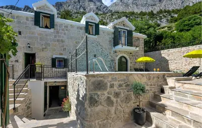 Pogled na planine ili pogled na planine iz vikendica