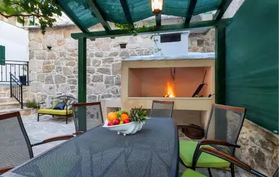 Popločani dio dvorišta ili vanjski dio objekta Amazing Home In Baska Voda
