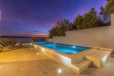 Bazen u objektu Villa ASTERA- Sea view ili u blizini
