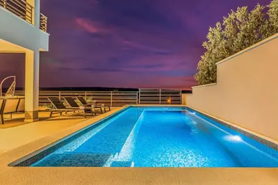 Bazen u objektu Villa ASTERA- Sea view ili u blizini