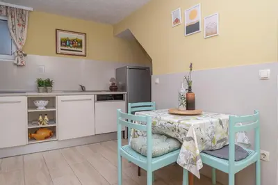 Kuhinja ili čajna kuhinja u objektu Seaside holiday house Bratus, Makarska - 25055
