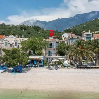 Seaside holiday house Bratus