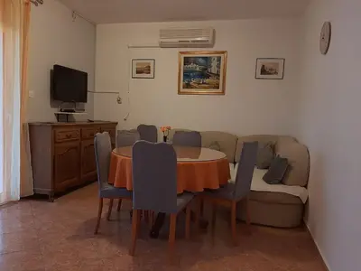 TV i/ili zabavni centar u objektu Apartments Jakov