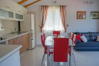 Kuhinja ili čajna kuhinja u objektu Apartments Linda