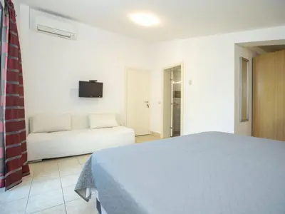 Tlocrt objekta Apartment Schöne Wohnung in Duće mit Großem Balkon by Interhome