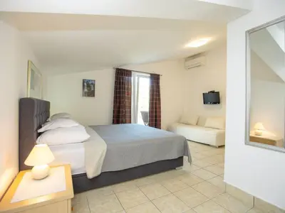 Tlocrt objekta Apartment Schöne Wohnung in Duće mit Großem Balkon by Interhome