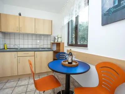 Kuhinja ili čajna kuhinja u objektu Apartment Appartement in Duće mit Großem Balkon by Interhome