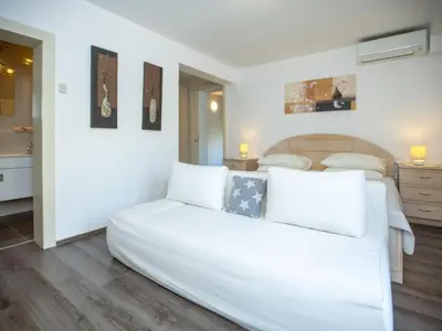 Krevet ili kreveti u jedinici u objektu Apartment Appartement in Duće mit Großem Balkon by Interhome