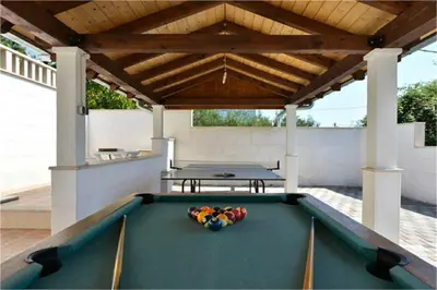Stol za biljar u objektu VILLA LEO - private pool - seaview - pets welcome - luxury villa on 1000 m2