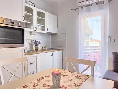 Kuhinja ili čajna kuhinja u objektu Apartment Gemütliches Studio mit Balkon by Interhome