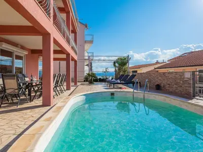 Bazen u objektu Holiday Home für 12 Personen in Stanići- Dalmatien - Mitteldal by Interhome ili u blizini