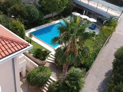 Bazen u objektu Apartment Luxuriöses Studio mit privater Terrasse by Interhome ili u blizini