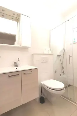 Kupaonica u objektu Apartment Weiße Idylle auf dem blauen Meer by Interhome