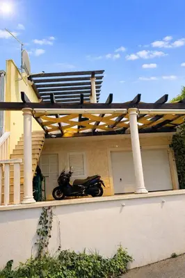 Zgrada u kojoj se nalazi vila