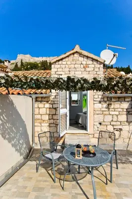 Popločani dio dvorišta ili vanjski dio objekta Core of Hvar Old Town