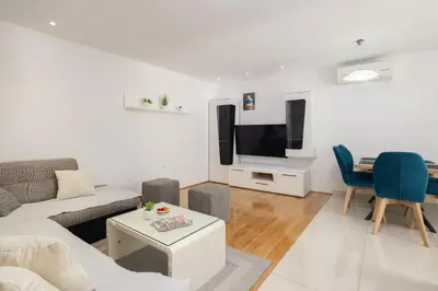 TV i/ili zabavni centar u objektu Paladin Ground floor Apartment