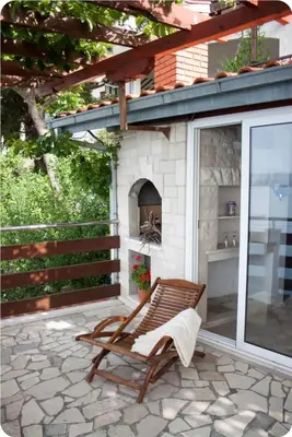 Popločani dio dvorišta ili vanjski dio objekta Family on Adria, free parking at the house