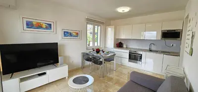 Kuhinja ili čajna kuhinja u objektu 2bedroom apt, quiet neighbourhood, 300m from Beach, Apt Laura