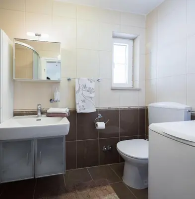 Kupaonica u objektu Villa with private pool terrace and garden