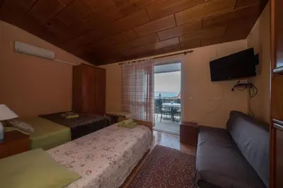 Krevet ili kreveti u jedinici u objektu Apartments with parking space Makarska - 25161