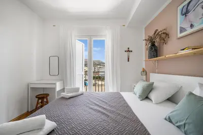 Krevet ili kreveti u jedinici u objektu Mary of Mira - FREE Parking - 2BD - SELF CHECK IN