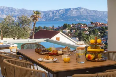 Pogled na planine ili pogled na planine iz vila