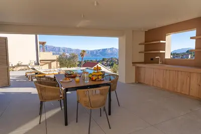 Pogled na planine ili pogled na planine iz vila