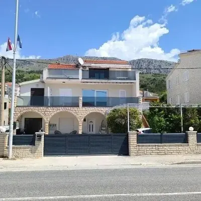 Apartments by the sea Podstrana
