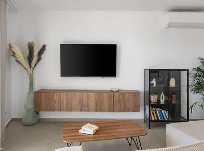 TV i/ili zabavni centar u objektu Apartment Tomislav with Sea View and Hot-Tub