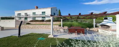 Tlocrt objekta Ferienhaus mit Terrasse, Grill und privatem Pool