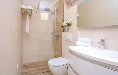 Kupaonica u objektu Lovely Apartment In Stobrec With Wifi