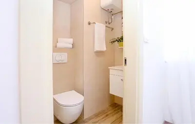 Kupaonica u objektu Lovely Apartment In Stobrec With Wifi