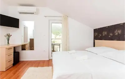 Krevet ili kreveti u jedinici u objektu Stunning Apartment In Podstrana With Wifi