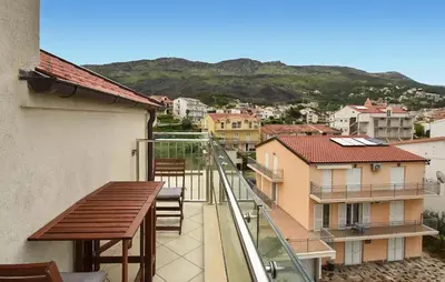 Pogled na planine ili pogled na planine iz apartmana