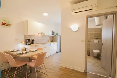 Kuhinja ili čajna kuhinja u objektu Helvetia Sunny Apartments - Free Private Parking