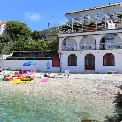 Apartments by the sea Podstrana