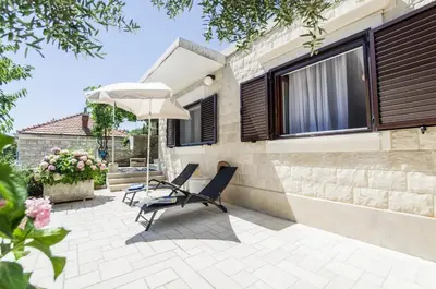 Popločani dio dvorišta ili vanjski dio objekta Holiday house with a parking space Selca, Brac - 11465