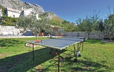Stolni tenis u objektu Family friendly house with a swimming pool Nemira - Omis - 25212 ili u blizini