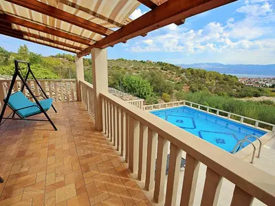 Bazen u objektu Holiday Home Villa Tonka by Interhome ili u blizini