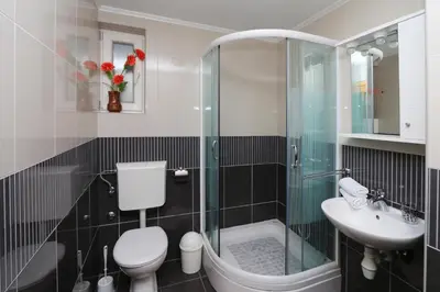Kupaonica u objektu Apartments Andrijašević