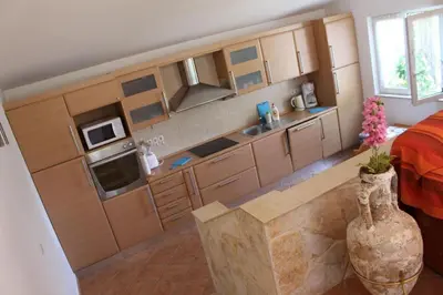 Kuhinja ili čajna kuhinja u objektu Amphora Deluxe