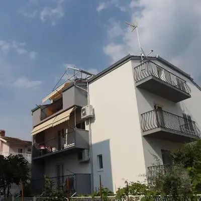 Apartments with a parking space Podstrana