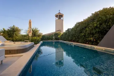 Bazen u objektu Villa Mandalinic ili u blizini