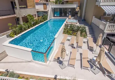 Bazen u objektu Villa Mandalinic ili u blizini