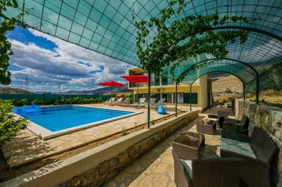 Bazen u objektu Holiday Home Cherry Tree ili u blizini