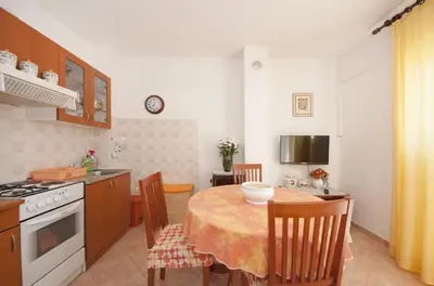 Kuhinja ili čajna kuhinja u objektu Apartments Mira