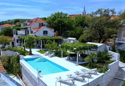 Bazen u objektu Villa Shiraz ili u blizini