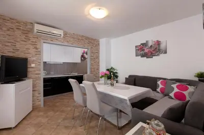 Kuhinja ili čajna kuhinja u objektu Holiday Home Dajana