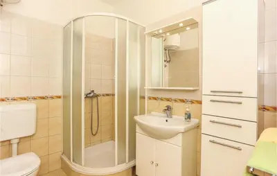 Kupaonica u objektu Apartment Omis With Sea View 03